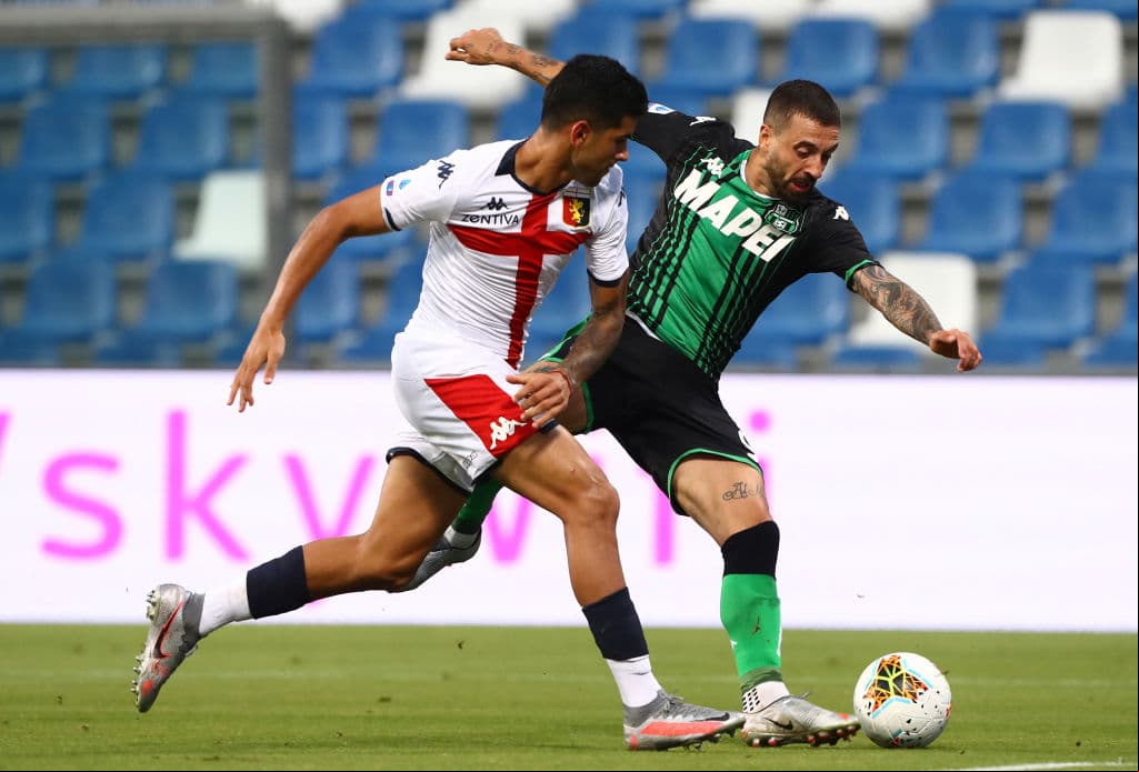 Con resultados de Hellas Verona 3-0 SPAL, Lazio 2-0 Brescia, Sampsoria 1-4 Milán, Sassuolo 5-0 Genoa, Udinese 1-2 Lecce, Fiorentina 4-0 Bologna y Torino 2-3 Roma, la penúltima jornada del futbol italiano.