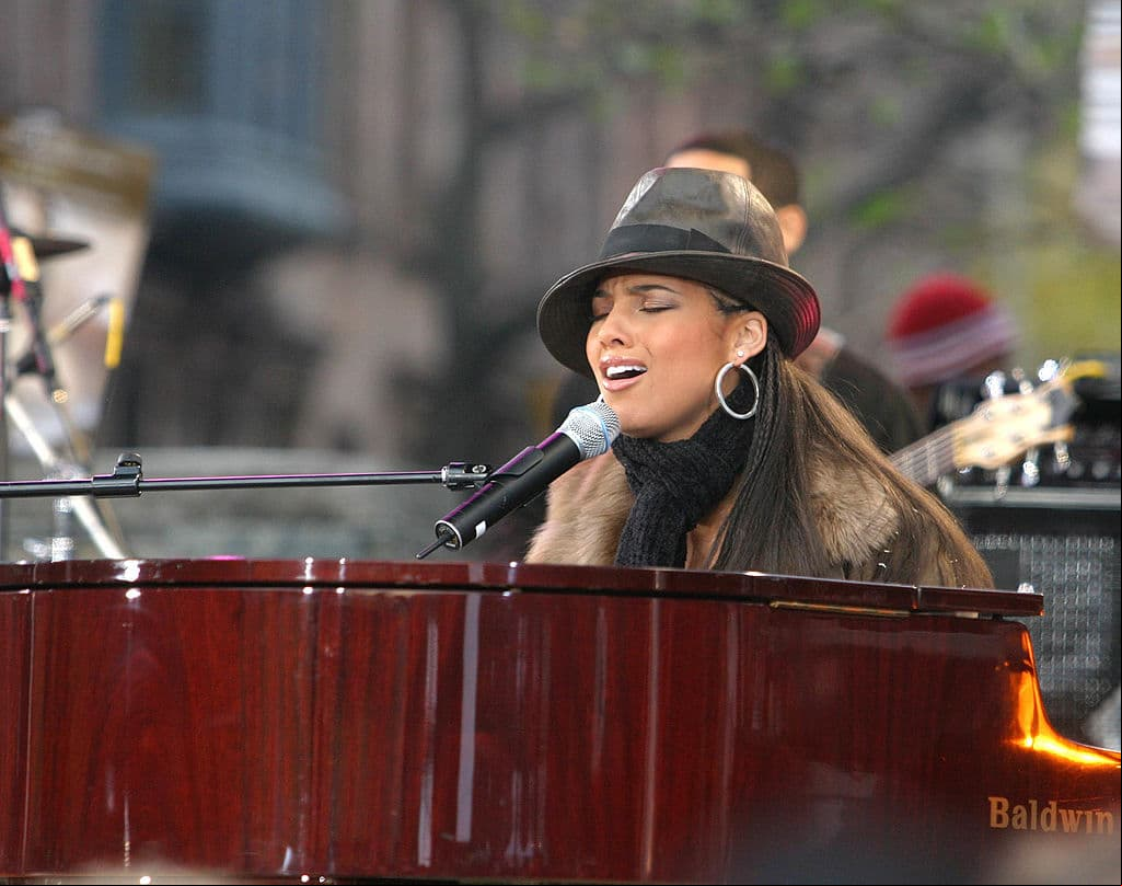Alicia se graduó con honores de la Escuela de Artes Escénicas Profesionales en Nueva York a los 16 años, valiéndole el título ‘valedictorian’, o sea, la mejor estudiante.