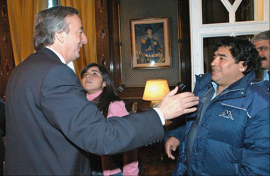 El día que Diego Armando se econtró con el entonces presidente de Argentinca, Néstor Kirchner, en 2004.