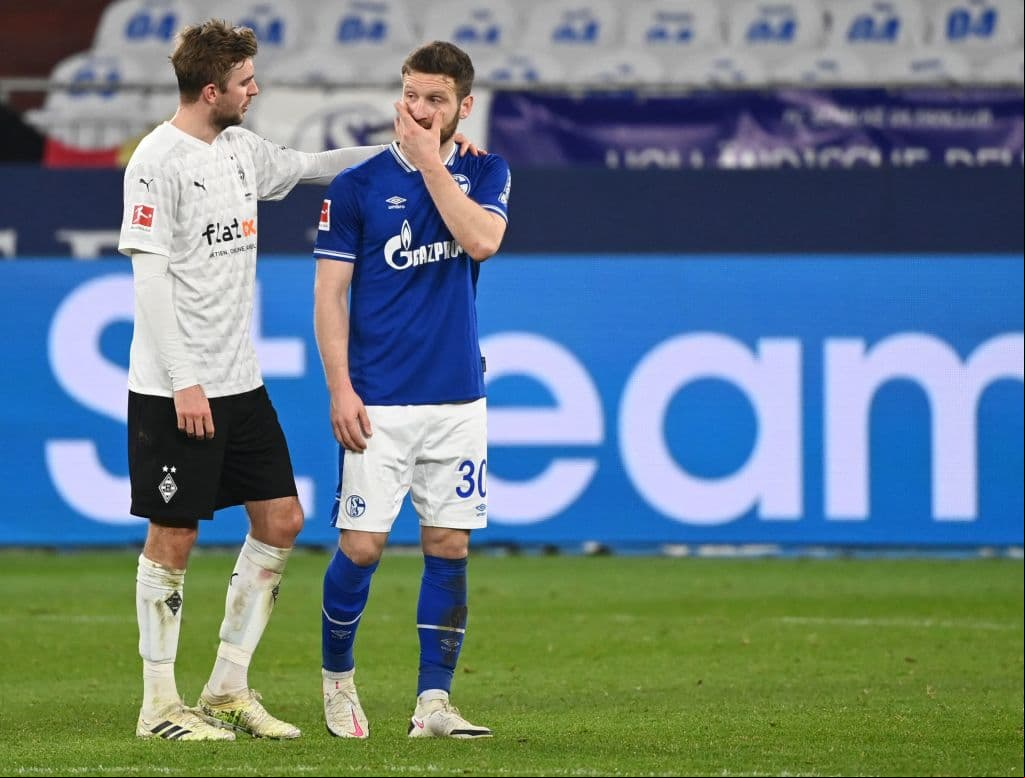 ¡M’Gladbach se ensañó y le clavó tres al sotanero Schalke 04!