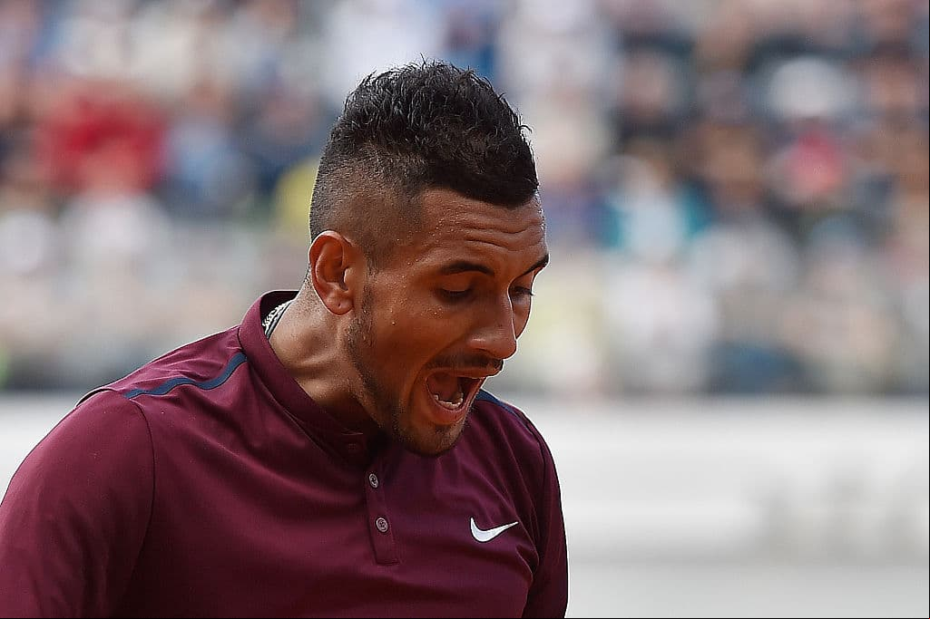 En el Masters 1000 de Roma, el árbitro lo castigó por conducta antideportiva hacia la grada, fue cuando rompió su raqueta, pateó una botella y lanzó la silla en medio de la pista. Fue descalificado.