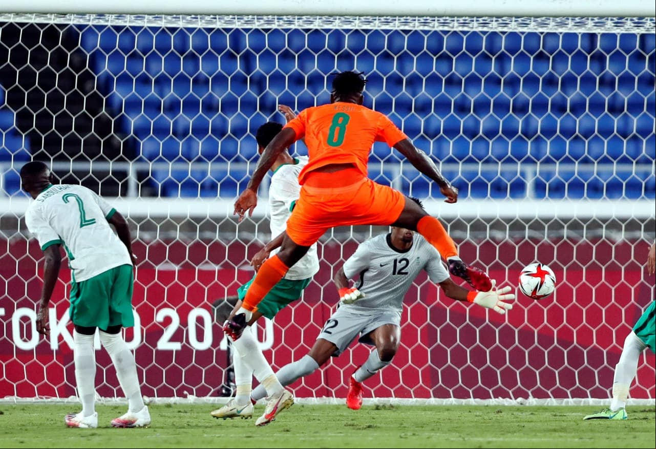 Costa de Marfil derrotó 2-1 a la escuadra de Arabia Saudita en su debut en los JO de Tokyo 2020. Alamri y Kessie se encargaron de darle la victoria a los marfileños, mientras que Aldawsari hizo lo propio al minuto 44 para los árabes. Comparten el Grupo D con Brasil y Alemania.