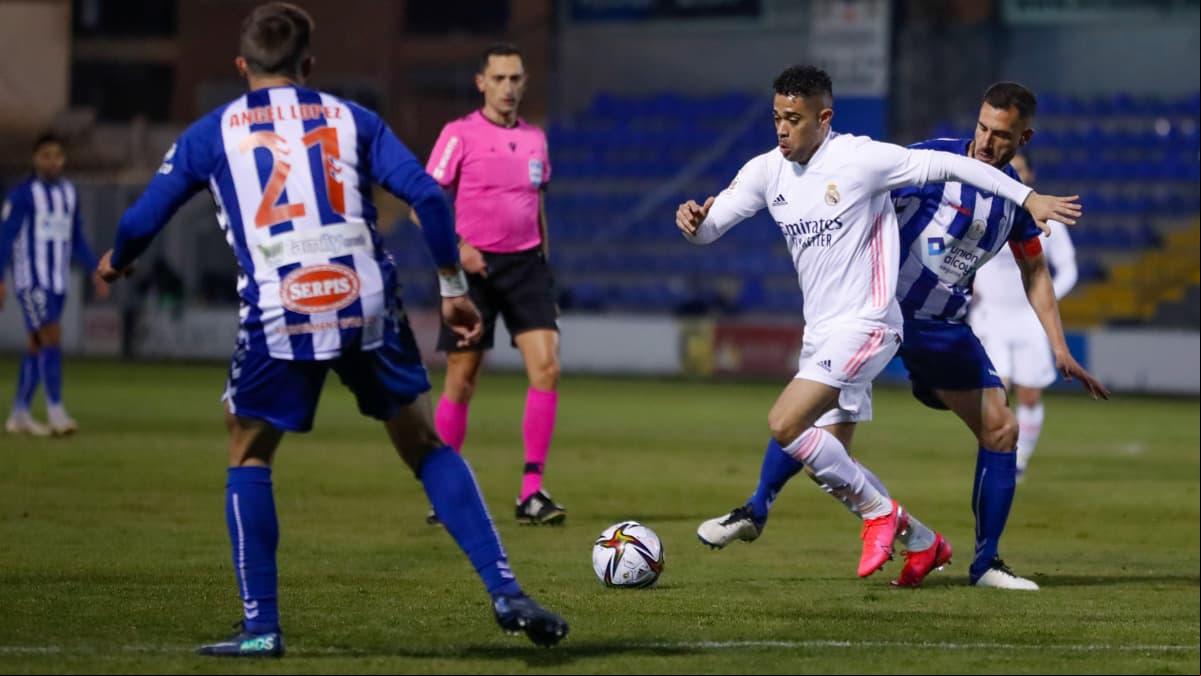 Militao (45’) adelantaba a los merengues y parecía que el duelo sería de trámite. Solbes (80’) emparejó el marcador y la sorpresa estaba por llegar. El partido se iba a tiempos extra; Ramón López dejaba al entonces discreto Alcoyano con 10 hombres. Casanova (115’) marcó el tanto que eliminó al Real Madrid y de la justa y que los aficionados difícilmente olvidarán.