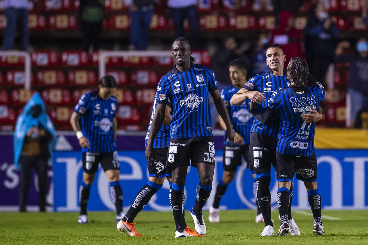 Jonathan Dos Santos es el héroe de la noche, ya que su solitario gol le da un valioso triunfo a Querétaro 1-0 sobre las Chivas.