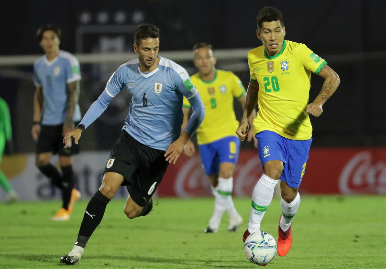 Con goles de Arthur y Richarlison Brasil vence a Uruguay, consiguen su cuarta victoria y continúan sin recibir gol en las eliminatorias rumbo al mundial de Qatar 2022.