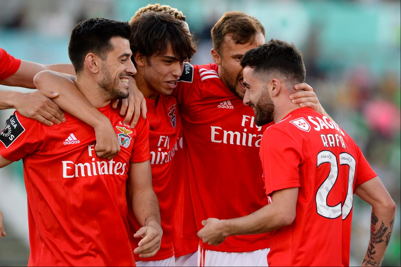 En fotos: con polémica arbitral, el Benfica se acerca al título en Portugal
