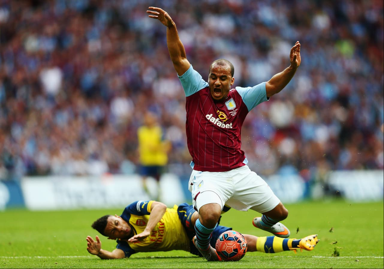 Los Gunners destrozaron al Aston Villa para alzar la Copa de Inglaterra.