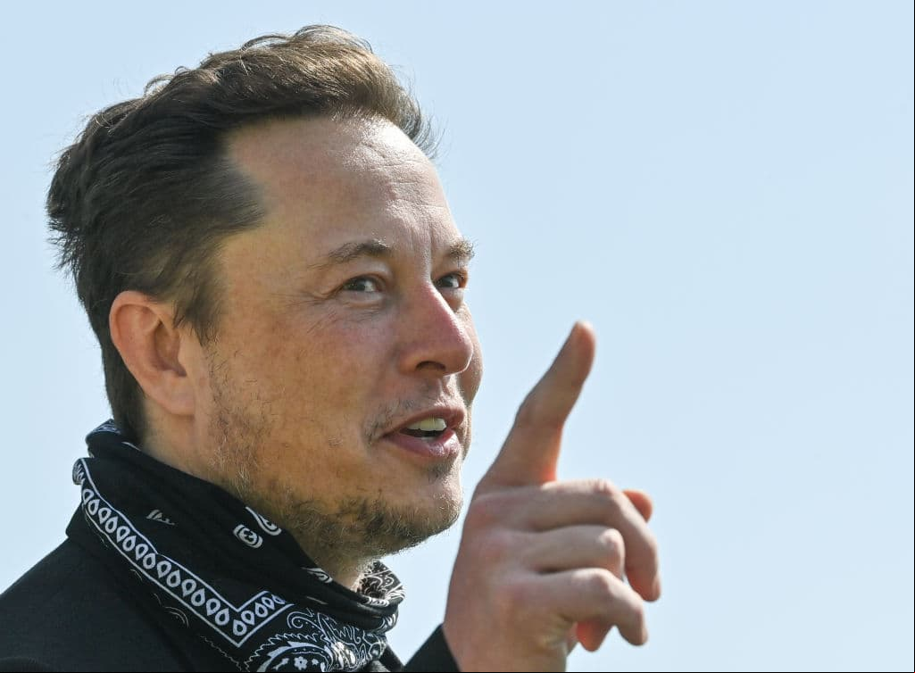 Tal ambición cósmica rara vez viene sin consecuencias, y Musk aún debe responder a las autoridades terrenales.