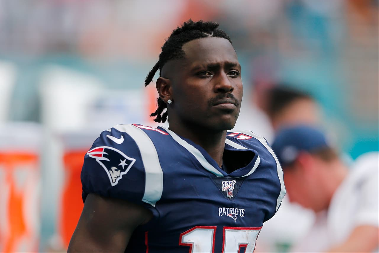 Antonio Brown ha acaparado los titulares estas últimas semanas, después de recibir acusaciones por asalto y conducta sexual inapropiada, así como incidentes domésticos y múltiples deudas.
