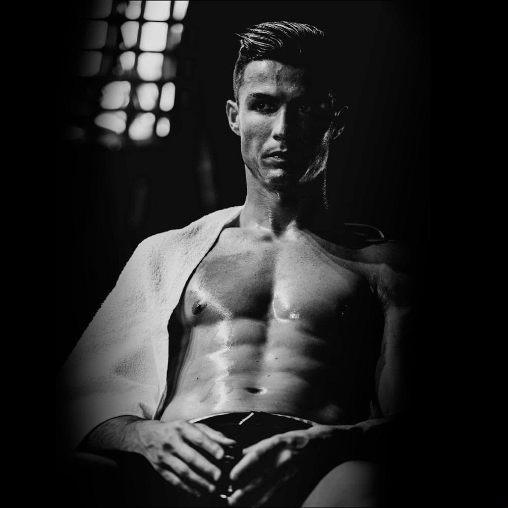 De la mano de la prestigiosa marca experta en fitness, 'Crunch', Cristiano se ha vuelto tu preparador físico.