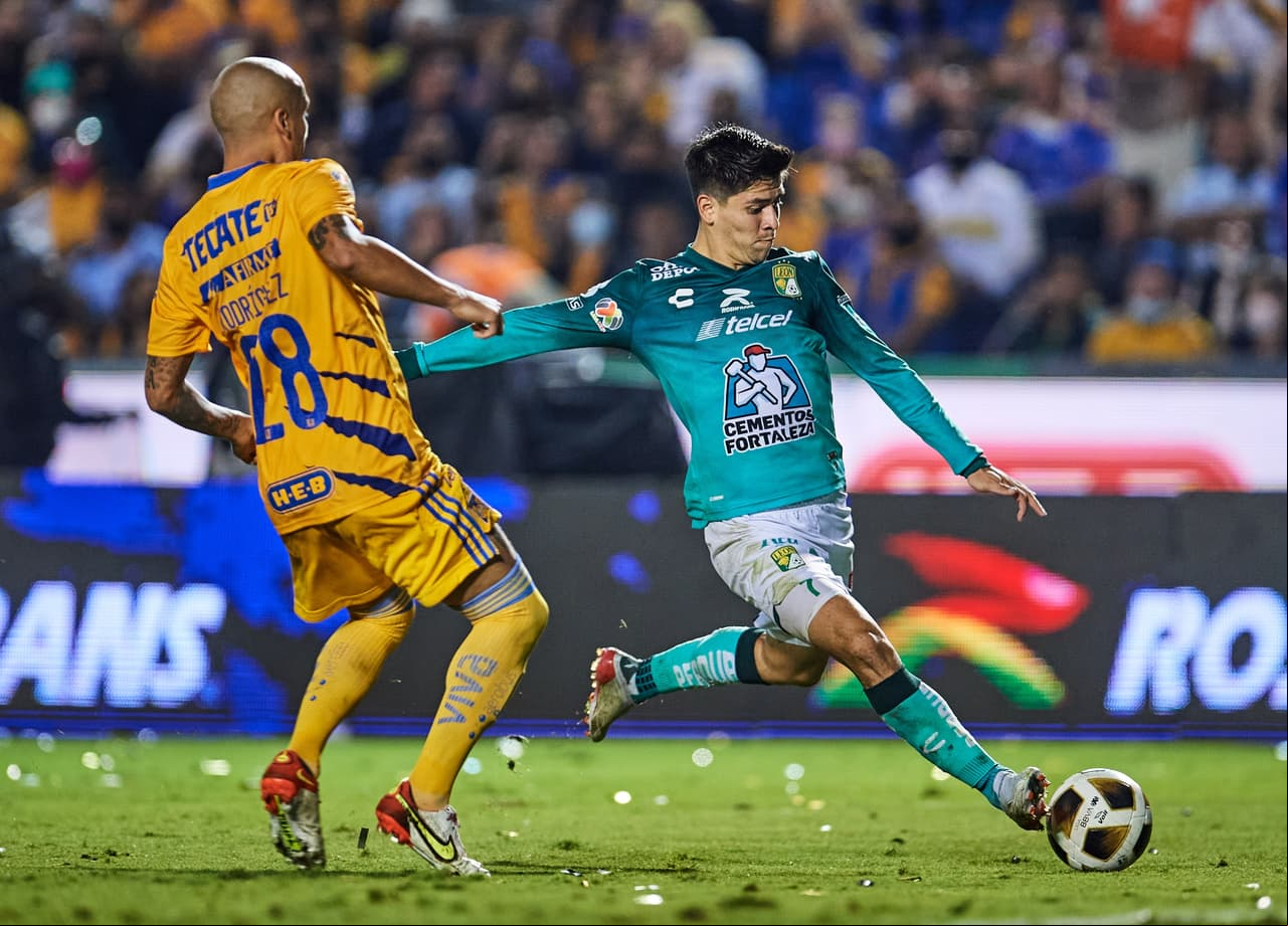 Tigres demuestra las garras que tiene para jugar semifinales y les bastan slo cinco minutos para que Florian Thauvin y Carlos González le den la vuelta al marcador y los locales terminen venciendo 2-1 a la 'Fiera'.