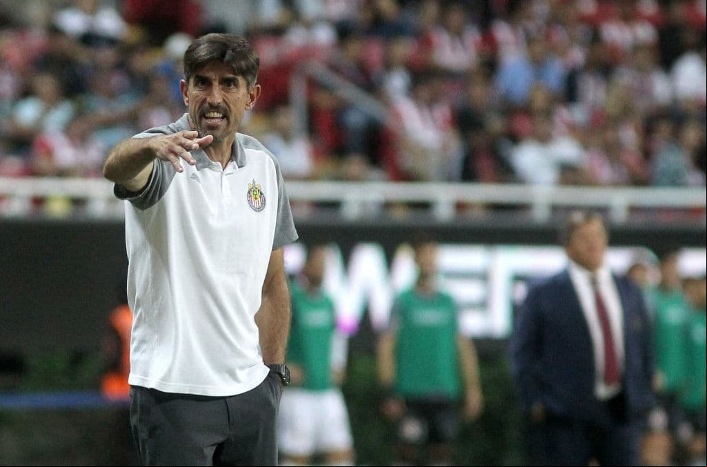 Paunovic pide no “dramatizar” por abucheos a ‘Pocho’ Guzmán