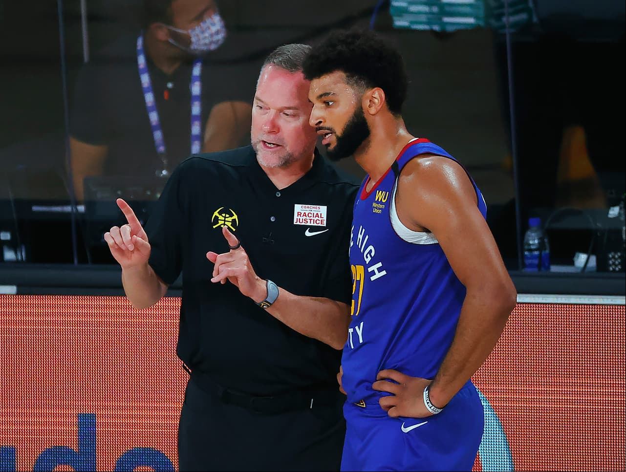 Sus números en los Playoffs: 34 puntos de media, 58% en tiros de campo y 57% en triples.