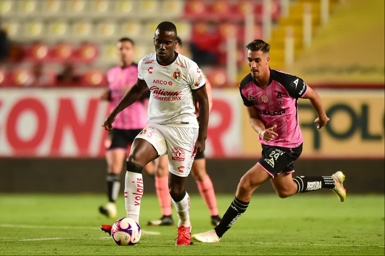 Ian González (4’) abrió el marcador muy temprano en el partido. Malagón se vistió de héroe y atajó un penal para impedir el empate. En la recta final, Arce (81’) metió el tanto de la victoria. Necaxa visitará a Querétaro y Tijuana visitará a Toluca en la J15.