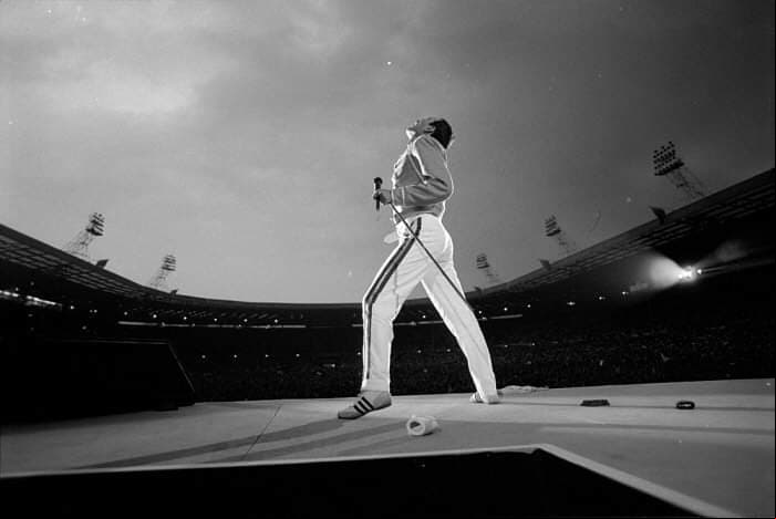 Fueron tres ocasiones que Wembley se rindió ante Queen. Nos demostraron que la música podía ayudar a cambiar al mundo y el escenario no podía ser mejor.