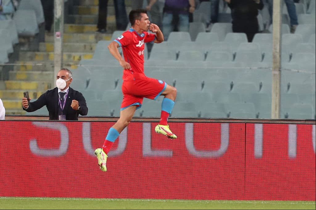 Napoli supera a la Fiorentina 2-1 en su visita a Florencia. Lucas Martínez ponía arriba a los locales al minuto 28, pero el mexicano Hirving Lozano empataba el partido y su compañero Amir Rrahmani cerró el triunfo para la 'Azzurra' en la J7 de la Serie A.