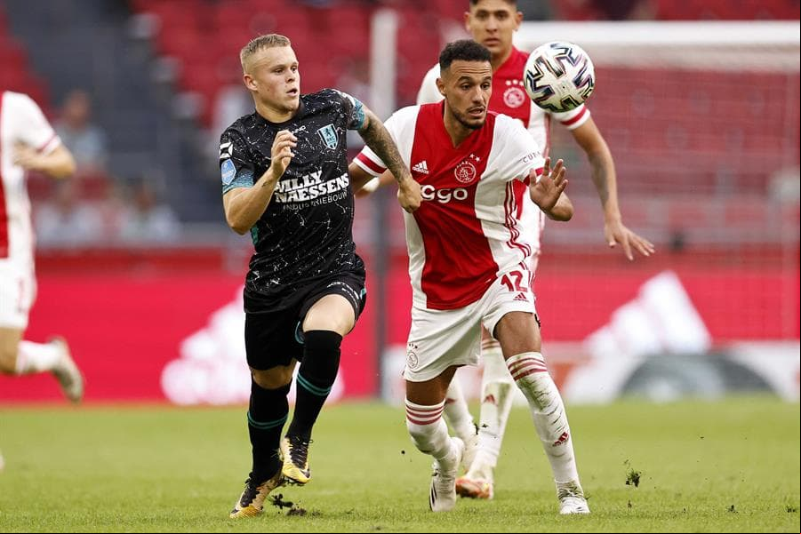 Los de Erik ten Hag golearon al Waalwijk en la segunda fecha de la Eredivisie. Los goles cayeron por parte de Dusan Tadic, Zakaria Labyad y Lisandro Martínez. El mexicano Edson Álvarez jugó durante todo el encuentro.