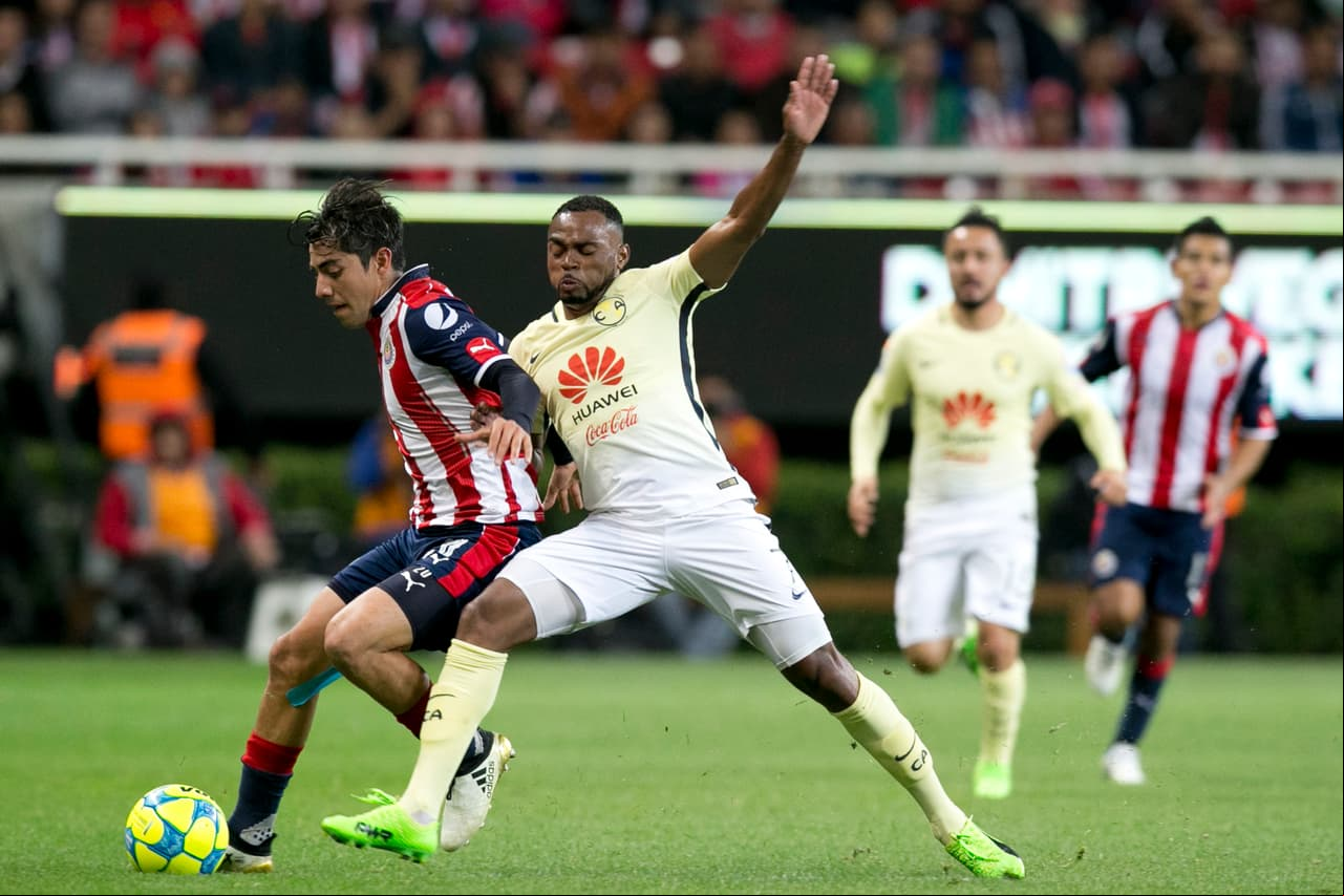 12: Chivas y América es el enfretamiento entre los dos equipos con más títulos en México y el que además tienen la mayor cantidad de hinchas. Tienen una historia centenaria.