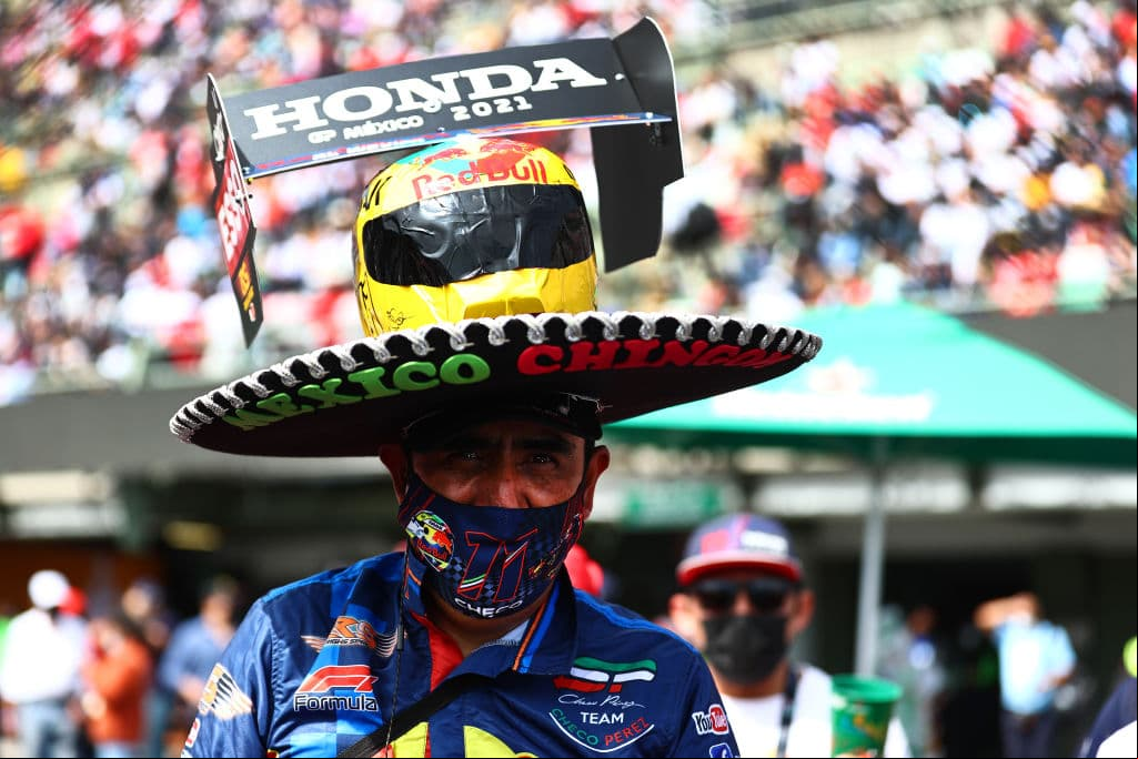 En la primer práctica, Bottas se llevó el primer lugar con 1:18.341, seguido de su compañero Lewis Hamilton (1:18.417) y Max Verstappen (1:18.464). Para la segunda práctica, las cosas camnbiaron un poco, El neerlandés Max Verstappen fue el más rápido con un tiempo de 1:17.301, mientras que Bottas lo persiguió con 1:17.725, Hamilton fue tercero con 1:17.810 y ‘Checo’ Pérez repitió la cuarta posición superando su tiempo de las primeras prácticas con 1:17.871.