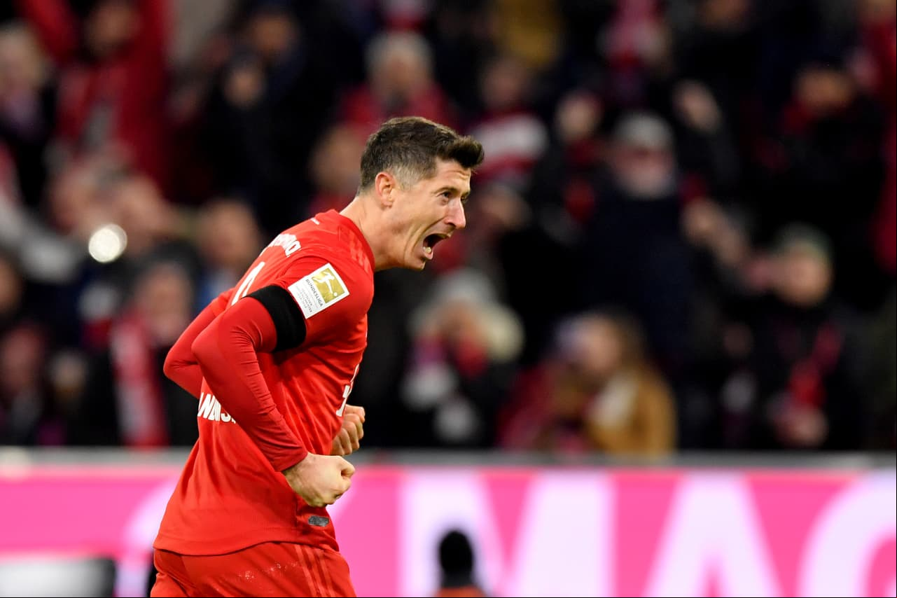 Gnabry (25’) abrió el marcador y Srbeny (44’) empató el partido. Lewandowski apareció para darle vuelta, pero Michel (75’) lo volvería a igualar. Al 88’ Lewandowski anotó el tercero que le dio la victoria a los de casa.