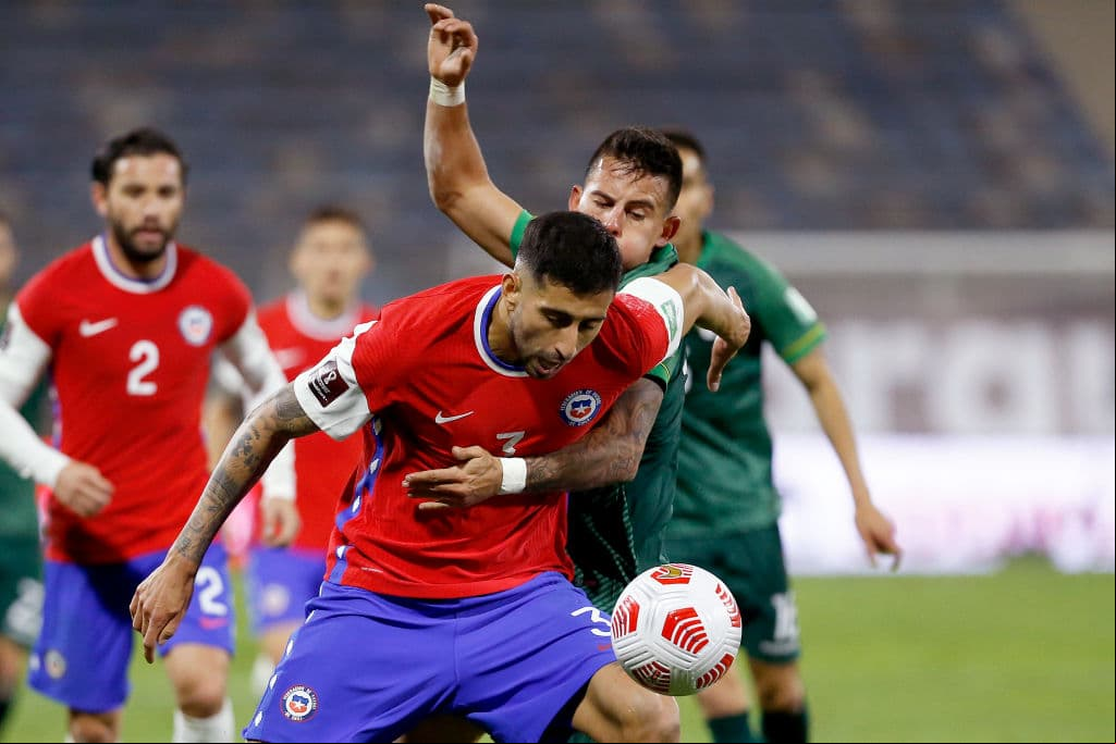 Chile regala un penal al minuto 82 y el goleador de Bolivia Marcelo Moreno no los perdona y pone el 1-1 definitivo.