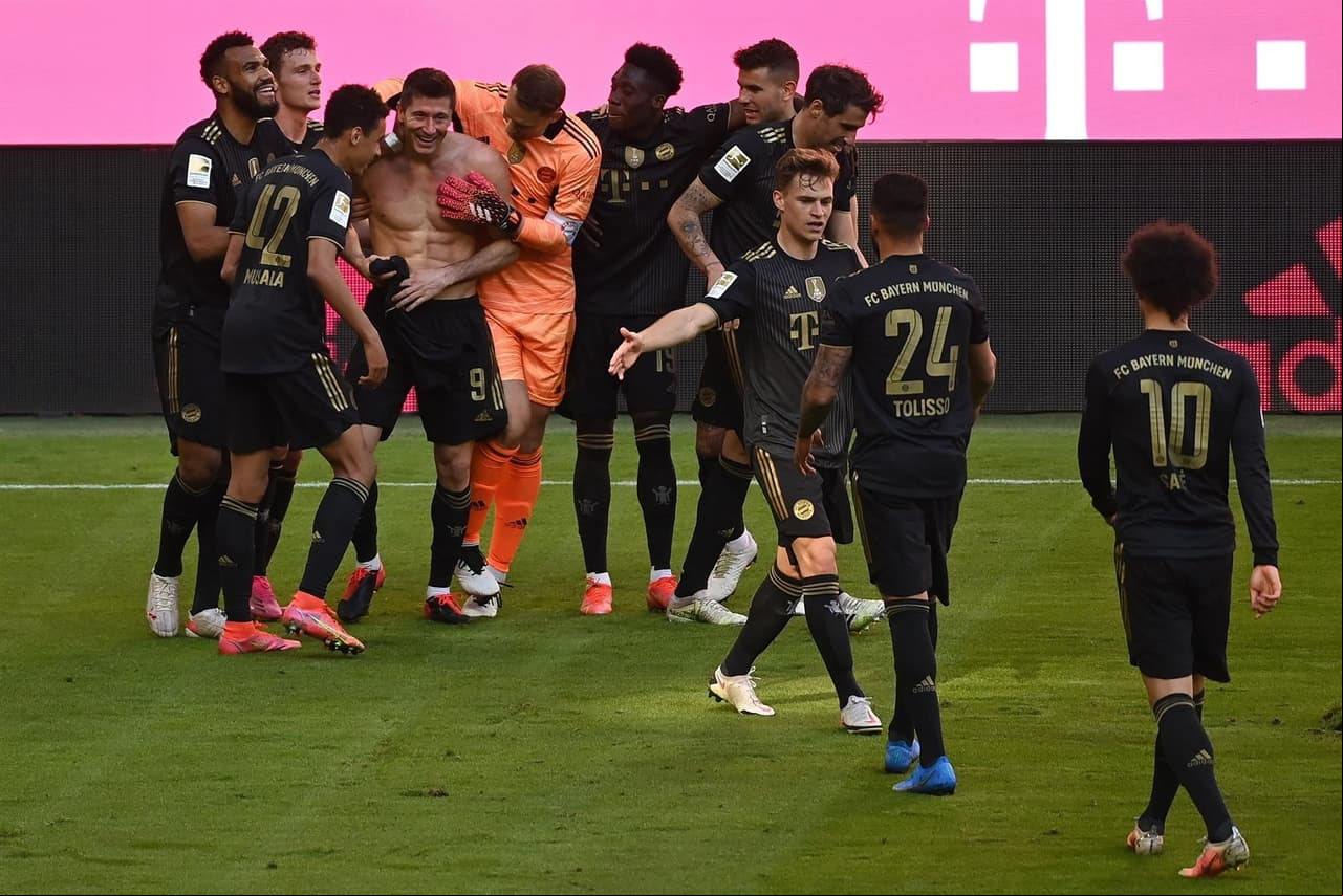 Koln 1-0 Schalke, Unione Berlín 2-1 RB Leipzig, Hoffenheim 2-1 Hertha Berlín, Bayern Múnich 5-2 Augsburg, Borussia Dortmund 3-1 Bayer Leverkusen, Eintracht Frankfurt 3-1 Freiburg, Stuttgart 0-2 Arminia Bielefeld, Wolfsburg 2-3 Mainz y Werder Bremen 2-4 Borussia Moenchengladbach.