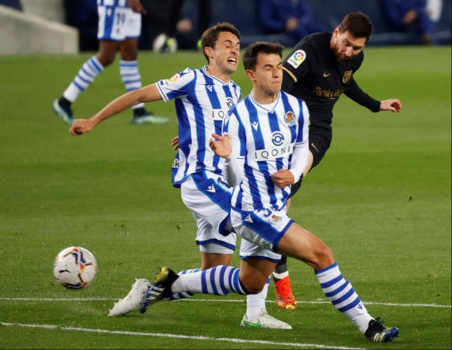 Barcelona propina goliza a la Real Sociedad con un marcador de 6-1. Griezmann abrió el marcador para los culés, seguido de Sergiño Dest, quien se lució con doblete al igual que Leo Messi y Dembelé cerró con broche de oro al minuto 71. El único tanto de los blanquiazules fue por parte de Ander Barrenetxea al minuto 77 en la J28 de LaLiga.