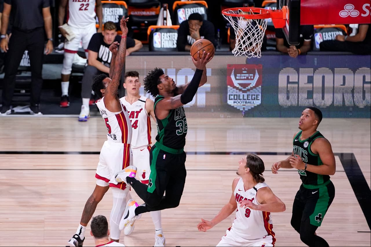 El Miami Heat vence 106-101 a los Celtics y toman una buena ventaja en la serie, Bam adebayo consiguió 21 puntos y Gordan Dragic anotó 25.