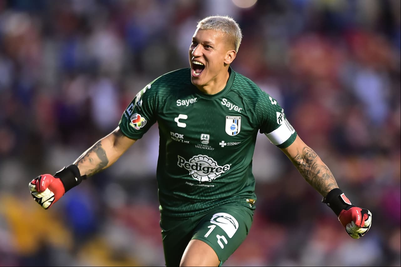 Washington Aguerre celebró con todo el segundo tanto.