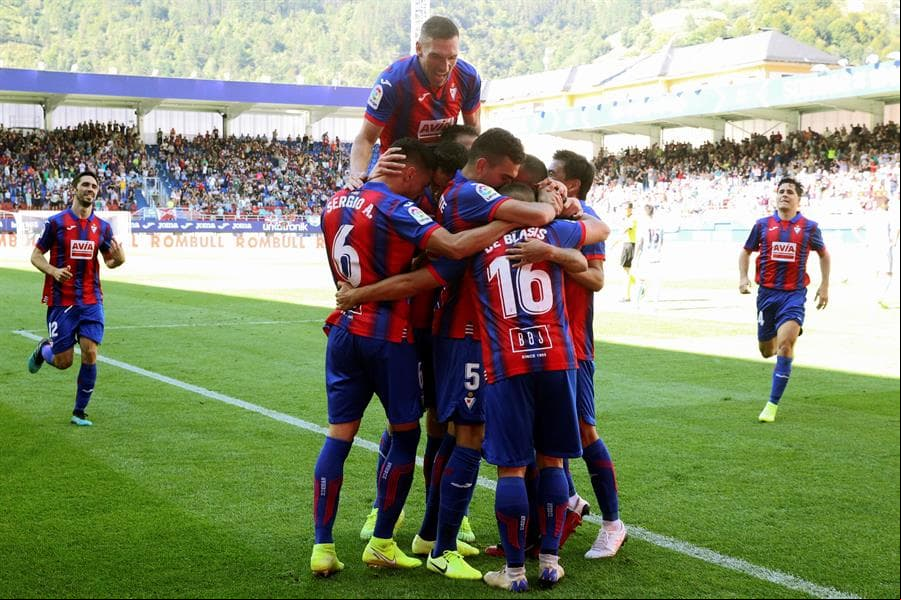Ambas escuadras no han podido ver los lugares altos de la tabla, pues sus inicios deficientes, los han arrastrado a las últimas posiciones.