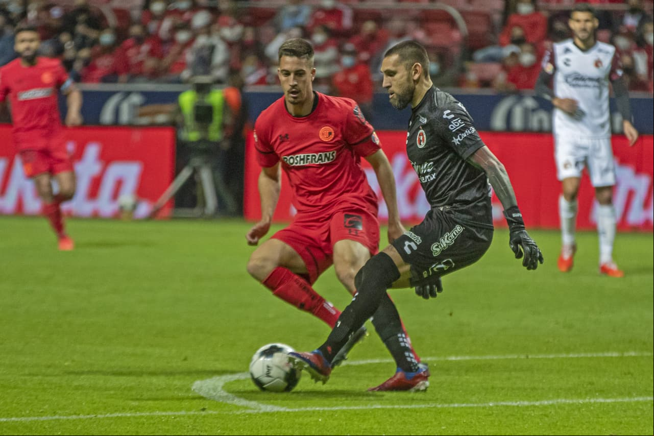 Un golazo de Marcel Ruíz, un autogol de Rivero y otro tanto de Montecinos fueron suficientes para ponerle número al marcador y sellar el juego de la Jornada 8 del Grita México C22, aunque el VAR le quitó un tanto a los Diablos Rojos en el primer tiempo.