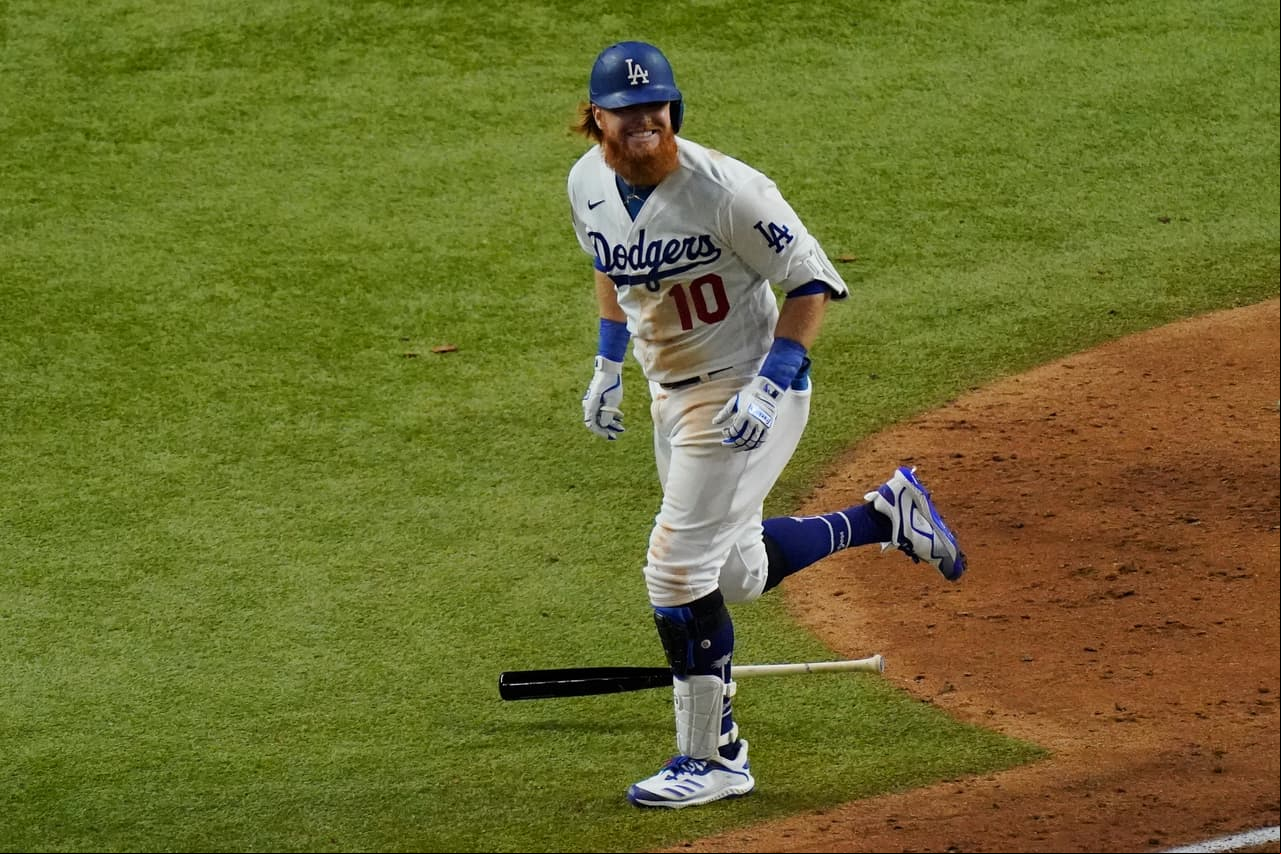 El cambio de pitcher en los Rays sentencia el partido y los Dodgers consiguen remontar la desventaja de 1-0 para vencer 1-3 a los Rays y consiguen su sexta campeonato de Serie Mundial.