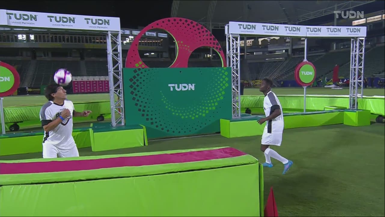 Stoichkov, Zamorano, Ramón Morales, Avilés Hurtado, Mané de la Parra y muchos más participaron en las dinámicas que pusieron a prueba su calidad y talento con el balón.