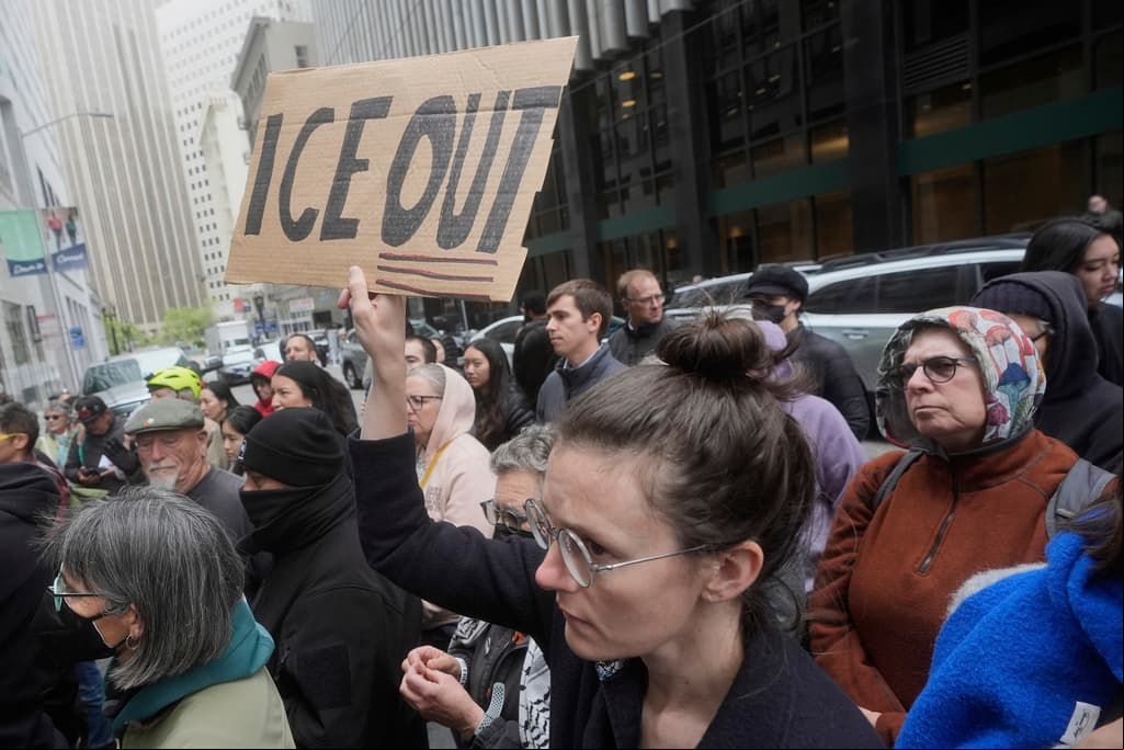 Operativos de ICE: qué pueden hacer y qué no los grupos que alertan a inmigrantes 