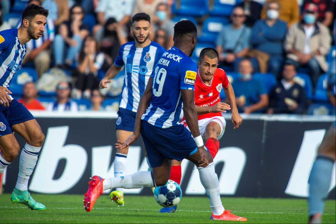 Porto golea a Santa Clara 3-0 con anotaciones de Sergio Oliveira (42') y doblete de Luis Fernando Díaz (46', 77'). El mexicano Jesús 'Tecatito' Corona fue convocado pero vio el partido desde la banca.