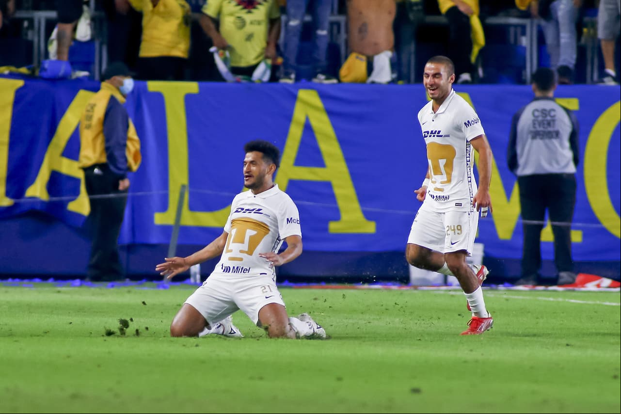 El brasileñó celebró con todo su gol.