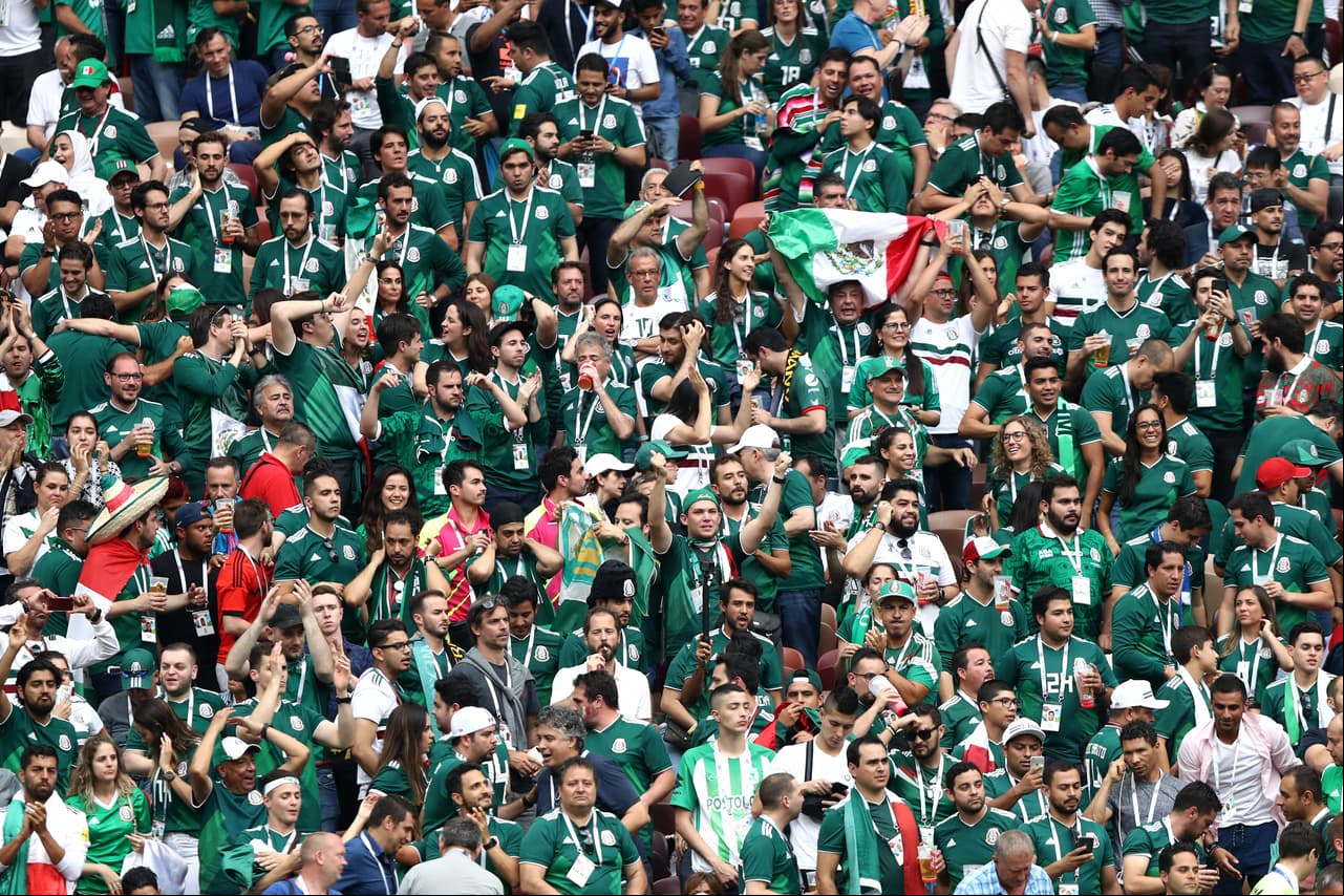 <b>Multa por grito homofóbico </b>
<br>La Federación Interenacional de Futbol Asociación (FIFA) multó con un pago de 206 mil pesos a México por el famoso grito de ‘puto’ durante el juego del Tri ante Alemania como parte del Mundial Rusia 2018.