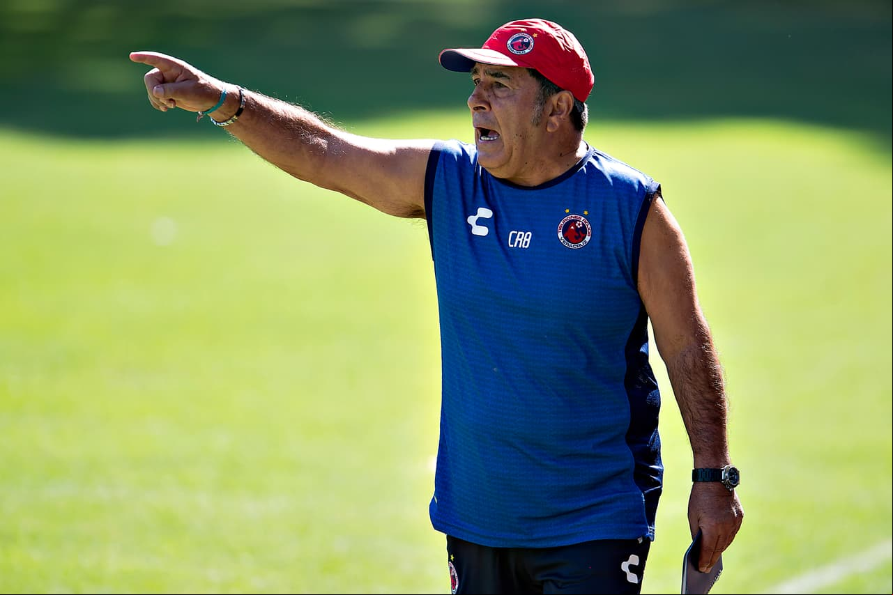 El Veracruz espera que Carlos Reinoso regrese a la vida a unos tiburones que dejaron escapar el colchón de puntos que les dejó el chileno durante su etapa anterior. Veremos si logra infundirles esa garra y amor propio de nuevo a un plantel que cuenta con novedades.