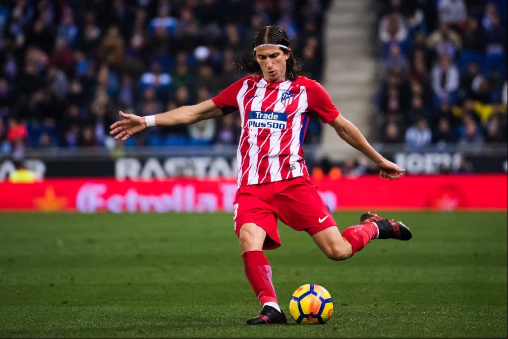 BARCELONA, SPAIN - DECEMBER 22: Filipe Luis of Atletico de Madrid plays the ball during the La Liga match between Espanyol and Atletico Madrid at RCDE Stadium on December 22, 2017 in Barcelona, Spain. (Photo by Alex Caparros/Getty Images)