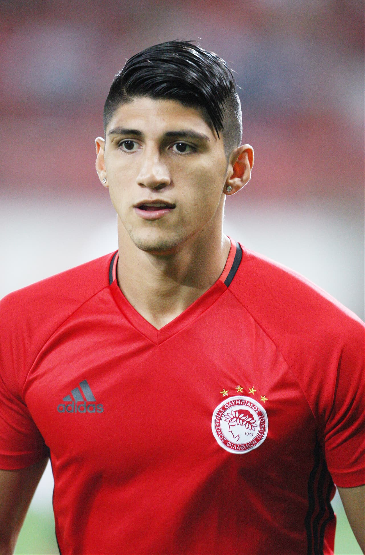 Fue allí cuando compartió vestuario con Alan Pulido, su rival por una posición en el equipo y que luego se regresaría a México para jugar en Chivas.