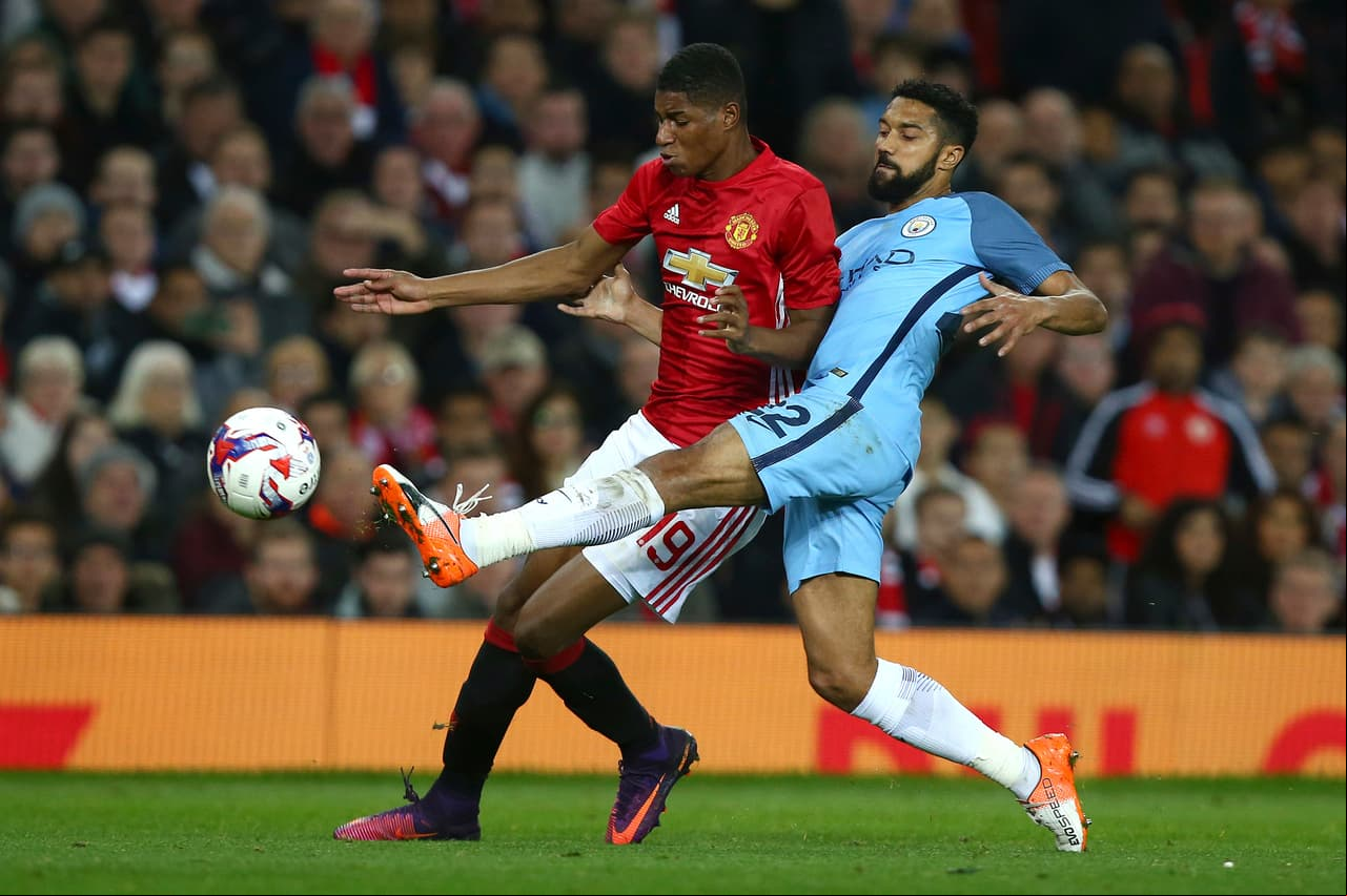 Ambos equipos tienen a varios de los jugadores mejores pagados del mundo y, en medio del clásico de Manchester, el duelo es aparte.
