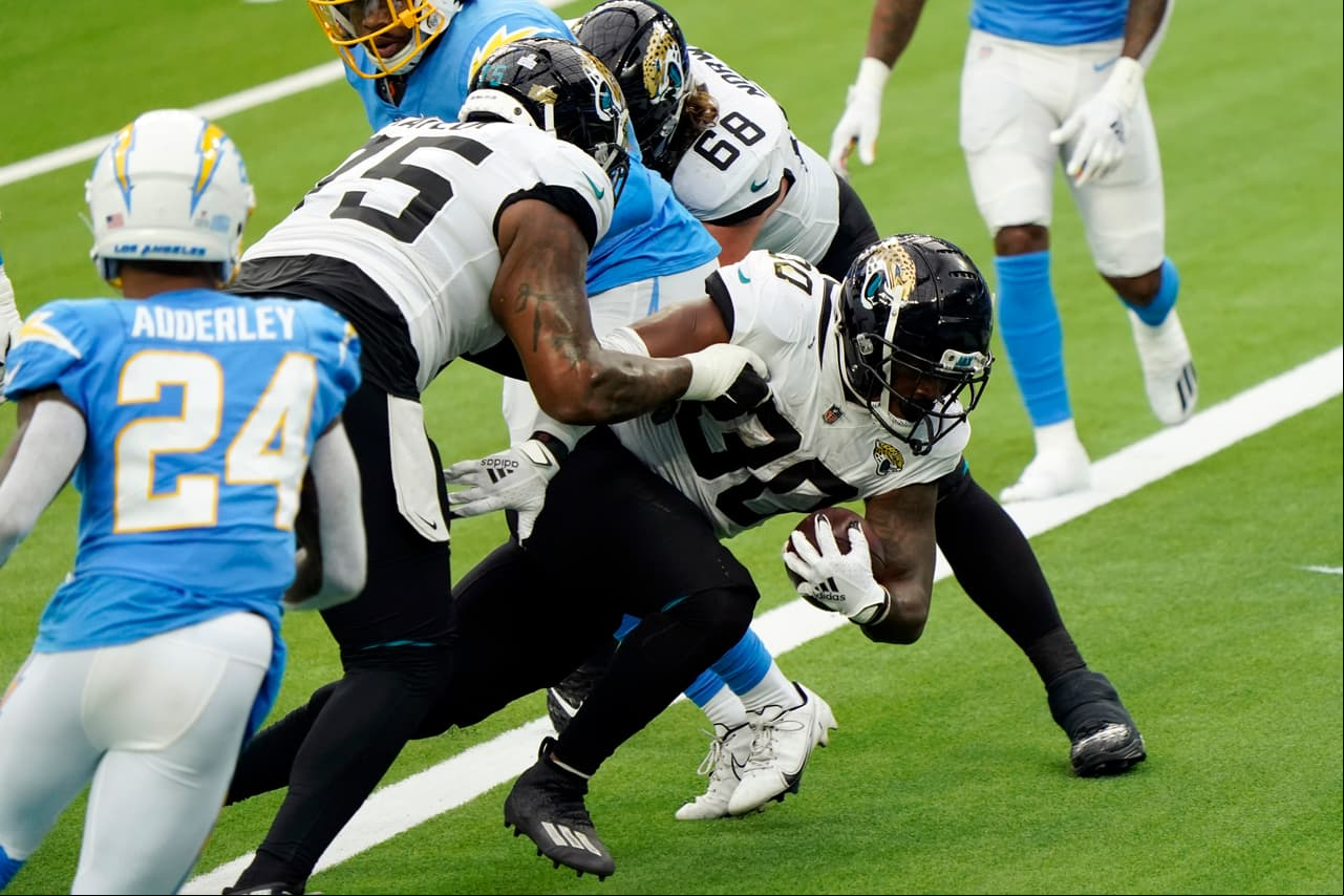 Justin Herbert lanzó 347 yardas y tres pases sin intercepción en la victoria 29-39 sobre los Jacksonville Jaguars.