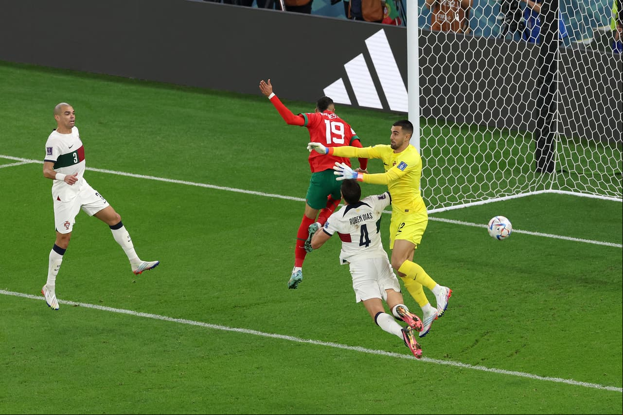 Marruecos derrotó 1-0 a Portugal con gol de Youssef En-Nesyri en el Estadio Al Thumama para convertirse en la primera selección africana en Semifinales en una Copa del Mundo.