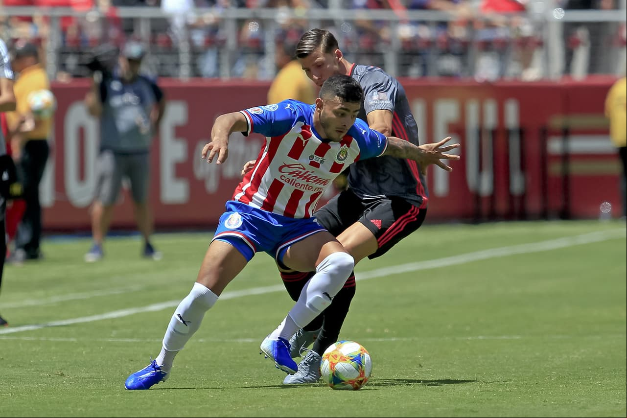 Sin su 11 titular, el Guadalajara fue víctima de sus propias equivocaciones ante el Benfica.