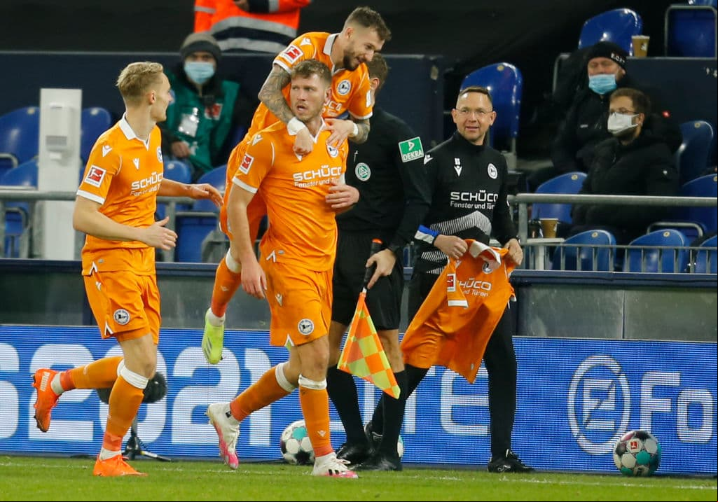 Arminia visitó y venció por la mínima al Schalke 04.