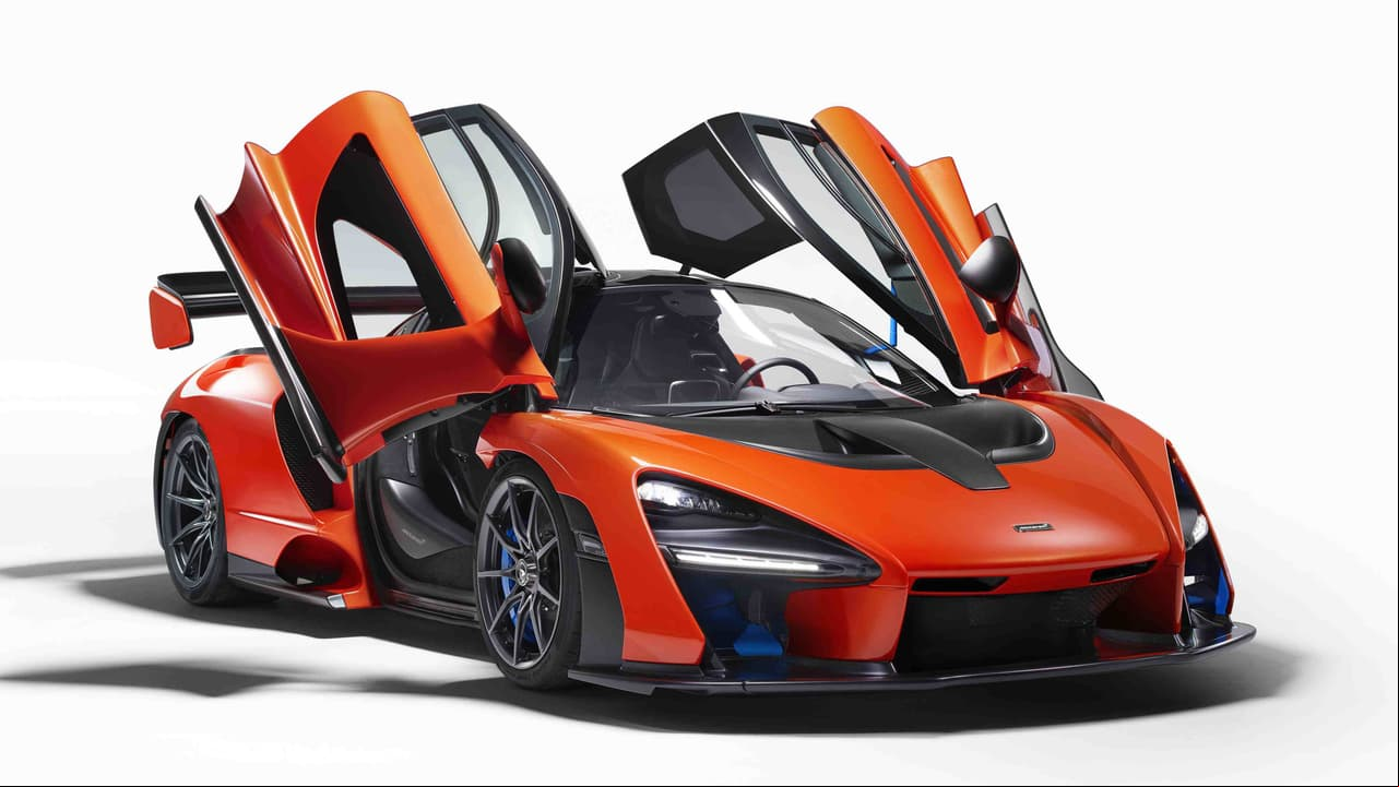 El 
<a href="https://www.univision.com/carros/el-mclaren-senna-es-el-carro-callejero-mas-extremo-en-la-historia-de-la-marca-fotos">Senna</a> trae un motor V8 twin-turbo capaz de producir hasta 789hp y 590lb-pie. Puede 
<b>acelerar hasta las 60 millas por hora en 2.8 segundos</b> y alcanzar una velocidad máxima de 211mph (340km/h).
<br>