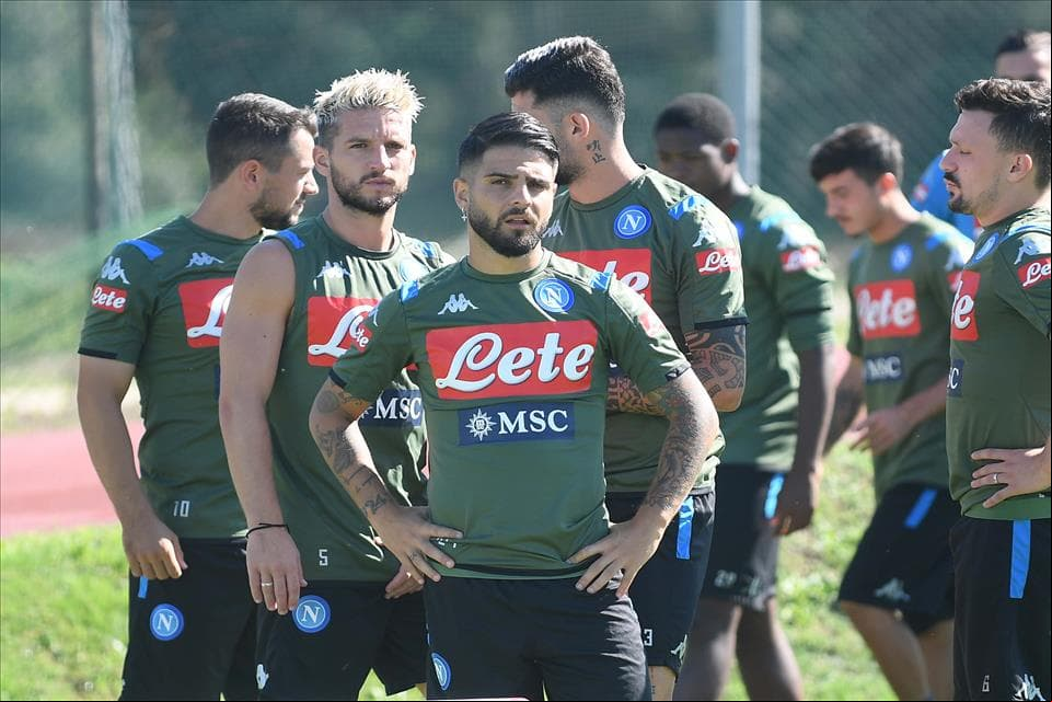De Laurentis ordenó un retiro para el equipo, es decir, una concentración en un hotel o en su base de entrenamiento previo al partido de la Champions League y hasta el próximo partido de la Serie A.
