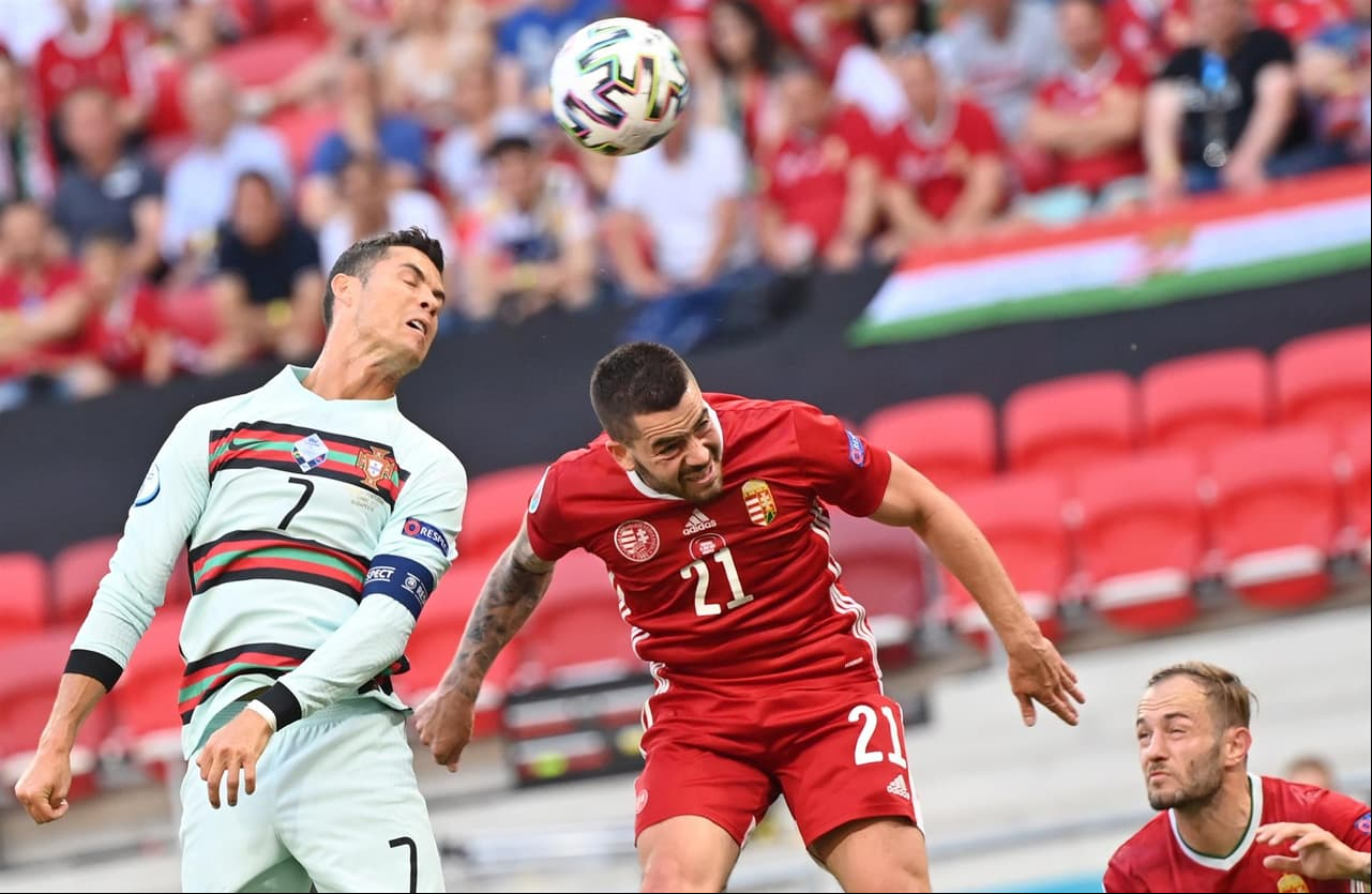Portugal salva el resultado y derrota a Hungría 3-0 durante el partido del Grupo F en la Euro 2020. La primera parte del partido empataban a cero, pero Raphael Guerreiro ponía el primer tanto al minuto 84 y Cristiano Ronaldo se encargó de cerrar el partido con doblete, sumando los primeros tres puntos para los lusos.