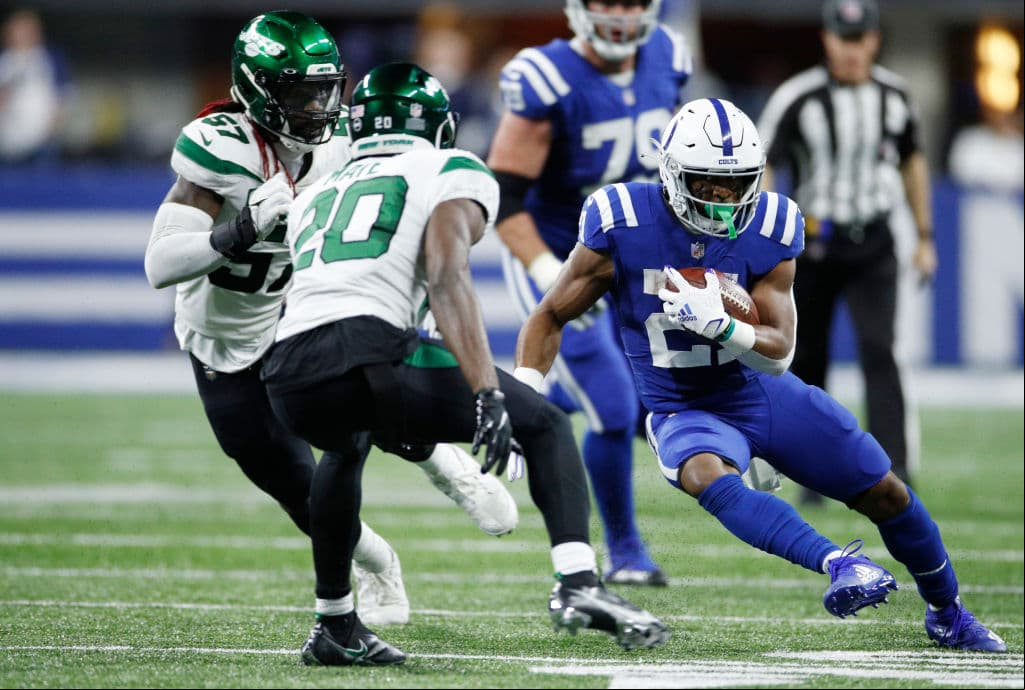 Jonathan Taylor destruye a la defensa de los New York Jets con 172 yardas terrestres y dos TD's en la victoria 30-45 sobre los neoyorkinos.