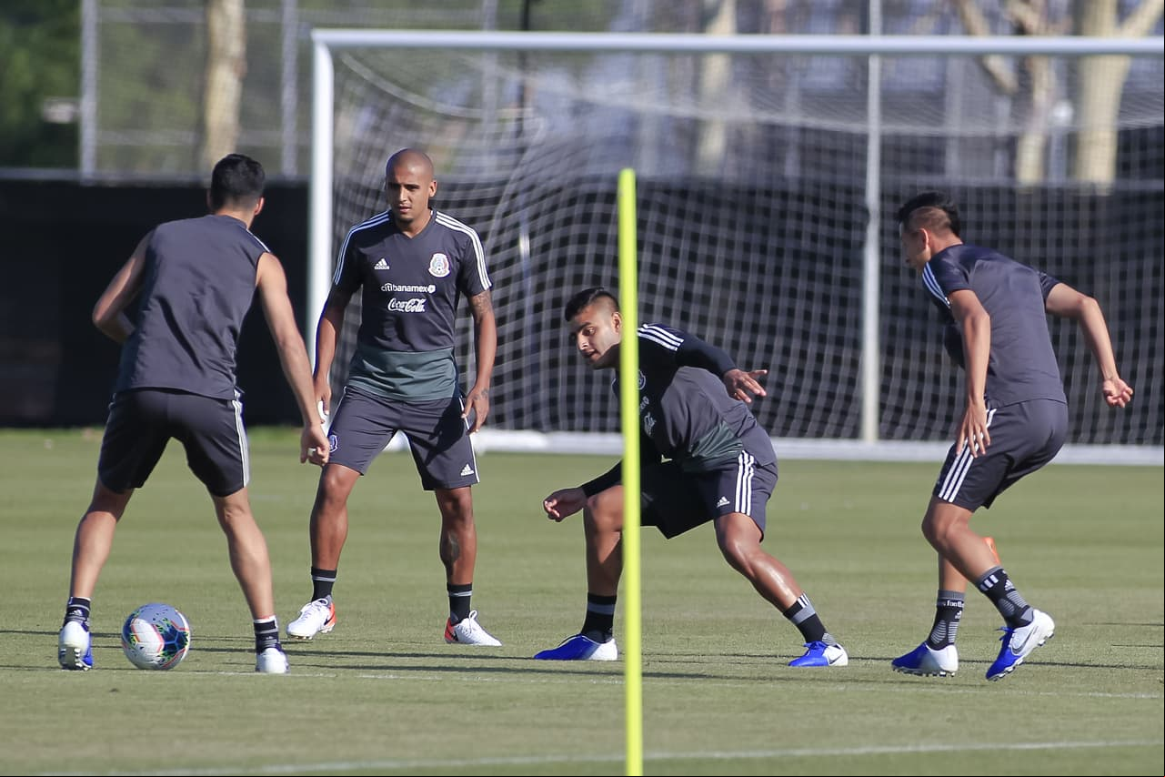 La Selección Mexicana realiza sus últimos ajustes en Los Ángeles (California) con miras a su debut, el primer partido en un torneo oficial con Gerardo Martino como técnico, contra Cuba por el Grupo A de la Copa Oro.